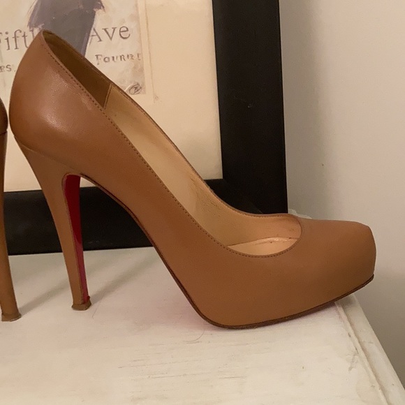 LAST CHANCE!Christian Louboutin Sz 37 Nude Pumps - Picture 10 of 11